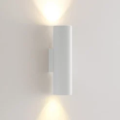 Arcchio vegglampe Brinja, hvit, metall, opp/ned, GU10