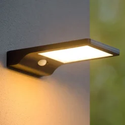 Basic soldreven utendørs LED-vegglampe med sensor