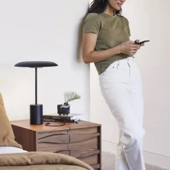 Beacon LED-bordlampe Smith, svart, metall, USB-port