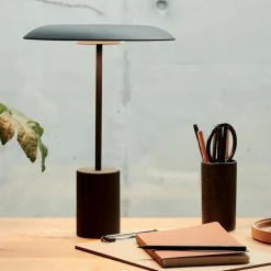 Beacon LED-bordlampe Smith, svart, metall, USB-port