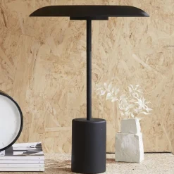 Beacon LED-bordlampe Smith, svart, metall, USB-port