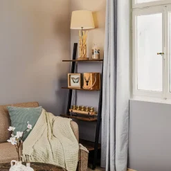 Bordlampe Agar med stoffskjerm og treelement