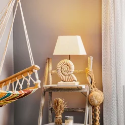 Bordlampe Conchiglia med dekorert fot