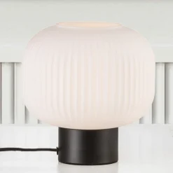 Bordlampe Milford med glasskjerm, svart fot