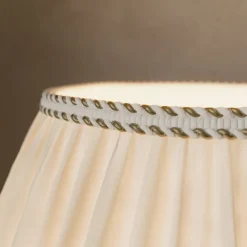 Bordlampe Teresa med krystaller og tekstilskjerm