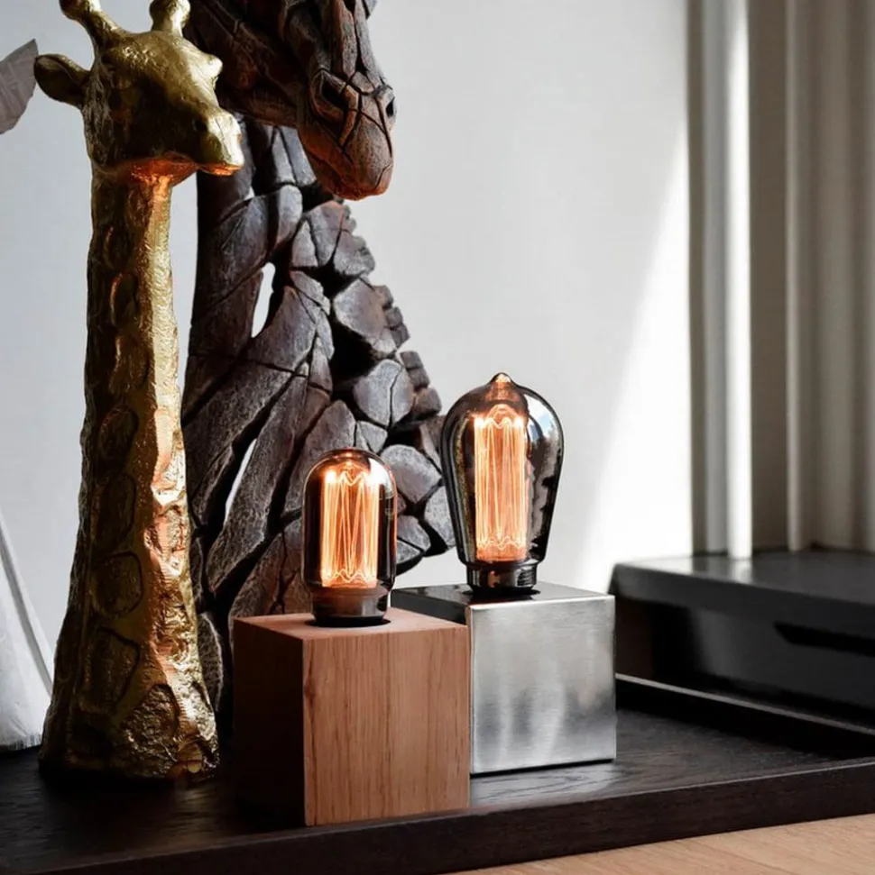 Calex bordlampe i kubeform med trefiner