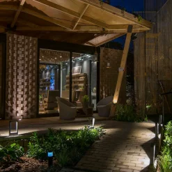 Das - puristisk LED-sokkellampe av aluminium