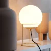 Dyberg Larsen bordlampe Madrid, opal/messingfarget, 34 cm