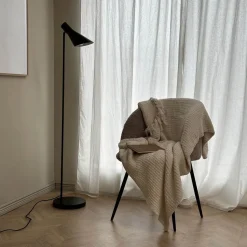 Dyberg Larsen gulvlampe DL12, svart, høyde 139 cm, metall