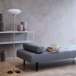 Dyberg Larsen gulvlampe DL31, messingfarget, høyde 133 cm