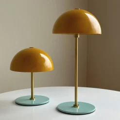 Dyberg Larsen LED-bordlampe Along, karri, høyde 20 cm