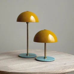 Dyberg Larsen LED-bordlampe Along, karri, høyde 20 cm