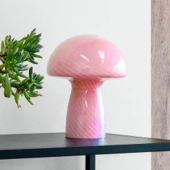 Dyberg Larsen Mushroom bordlampe, rosa, høyde 23 cm, glass