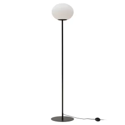 Dyberg Larsen Princess gulvlampe, svart/opal, høyde 148 cm