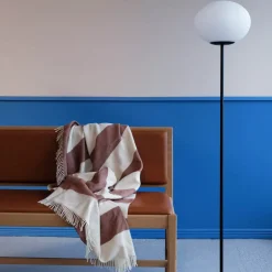 Dyberg Larsen Princess gulvlampe, svart/opal, høyde 148 cm