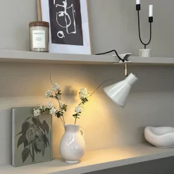 Dyberg Larsen Sleep klemmelampe, kitthvit, Ø 15 cm, stål