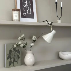 Dyberg Larsen Sleep klemmelampe, kitthvit, Ø 15 cm, stål