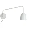 Dyberg Larsen vegglampe Manchester, hvit, utspring 45 cm