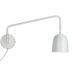 Dyberg Larsen vegglampe Manchester, hvit, utspring 45 cm