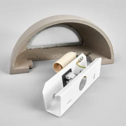 Elegant vegglampe Renata i betong