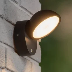 Finn LED-vegglampe, svart, IP54, dag/natt-sensor