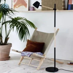 Gulvlampe Theo, av asketre