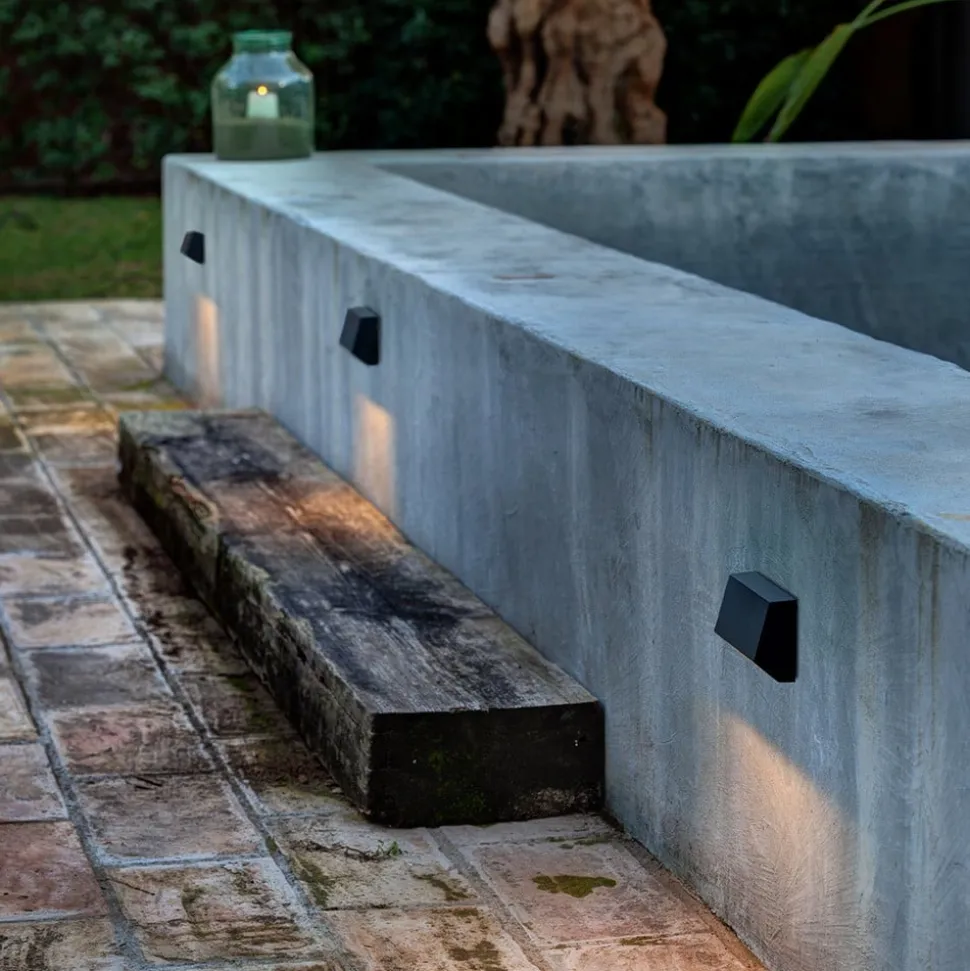 Kantet utendørs LED-vegglampe Must, bredde 9,6 cm