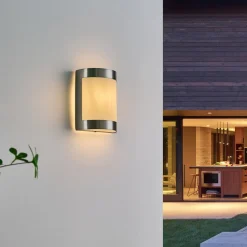 Kinga - Utendørs vegglampe i stål