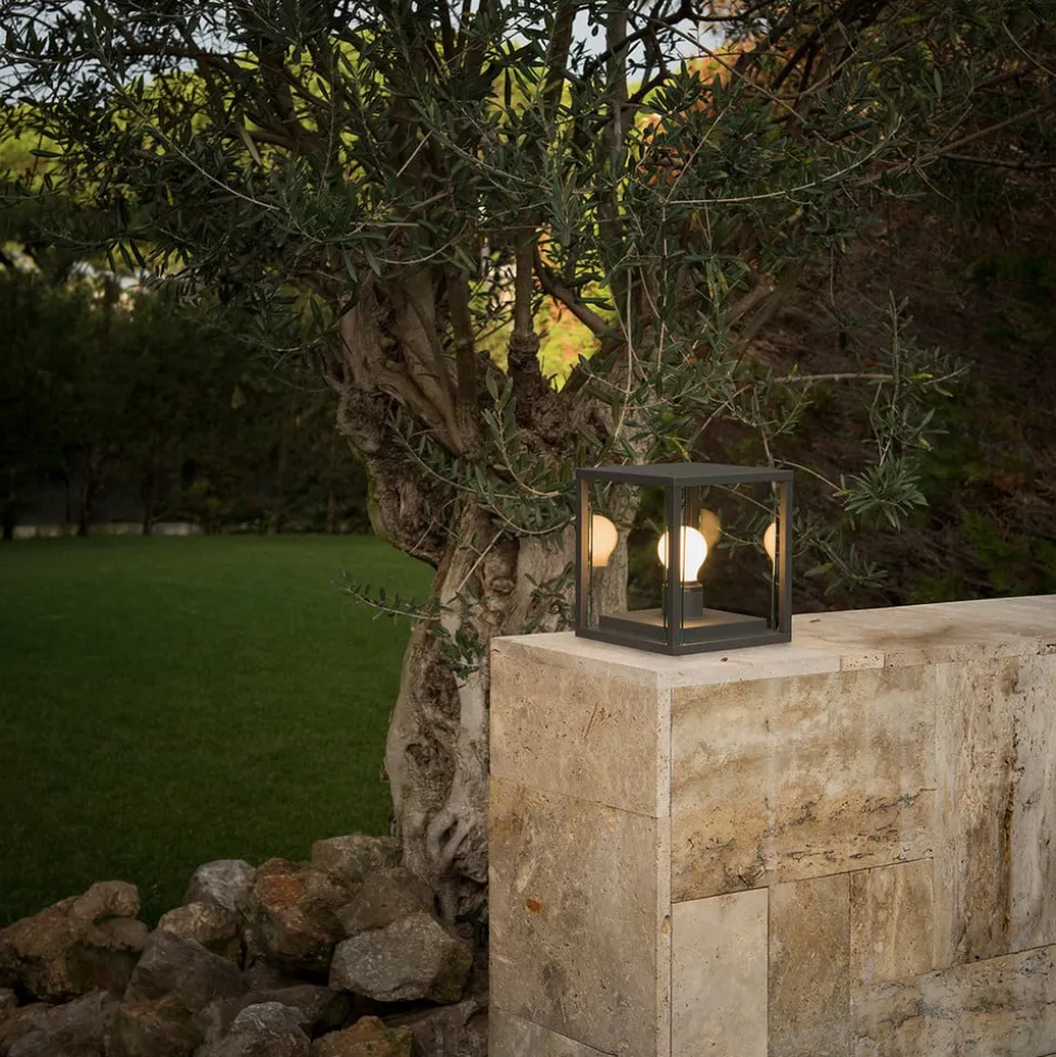 Kubeformet Nala sokkellampe i mørkegrått