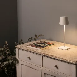 LED-bordlampe Toc med USB-lader, IP54, hvit