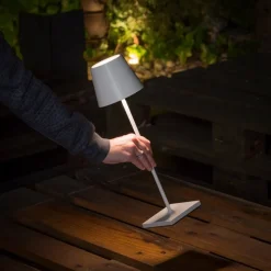 LED-bordlampe Toc med USB-lader, IP54, hvit