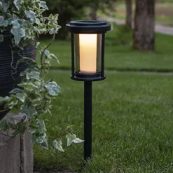 LED-lampe med jordspyd Alippa, svart, høyde 44 cm metall