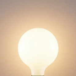 LED-pære E27 8 W G125 2 700 K globe, dimbar, opal