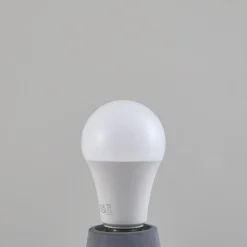 LED-pære, opal, E27, 3,8 W, 4000K, 806 lumen