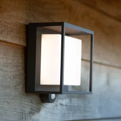 LED-solcellelampe Curtis med bevegelsessensor