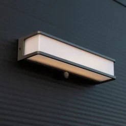 LED-solcellelampe Doblo med sensor, bredde 35 cm