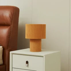 Lindby bordlampe Jone, lysebrun, tekstil, 30 cm høy, E27