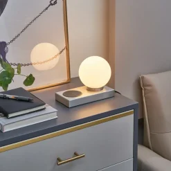 Lindby bordlampe Junis, nikkel, ladefunksjon