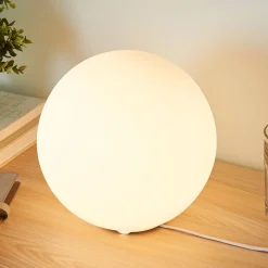 Lindby bordlampe Marike, hvit, glass, kule, Ø 25 cm, E27