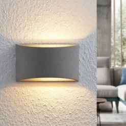 Lindby Edvin vegglampe av betong, halvrund