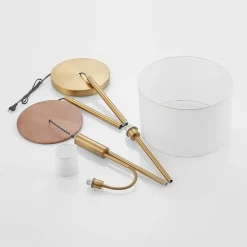 Lindby Gulvlampe Aovan, bronsefarget, hyller, USB-port