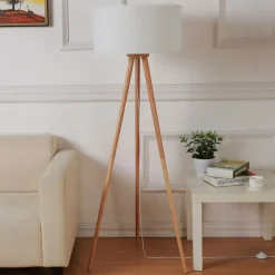 Lindby gulvlampe Charlia, hvit, tre, høyde 150 cm