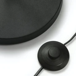 Lindby gulvlampe Karoli, svart, 156 cm, metall, fleksibel arm