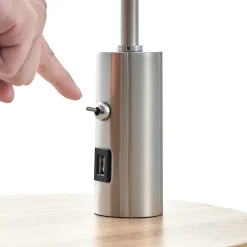 Lindby gulvlampe Zinia, nikkelfarget, hylle, USB-tilkobling