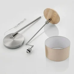 Lindby gulvlampe Zinia, nikkelfarget, hylle, USB-tilkobling