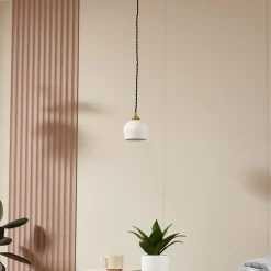 Lindby hengelampe Nolane, Ø 11 cm, keramikk, hvit/messing