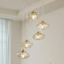 Lindby hengelampe Piatra, Ø45cm, 5 lyskilder, cognac/messing, glass