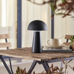 Lindby Zyre LED oppladbar bordlampe, svart, IP44, berøringsdimmer