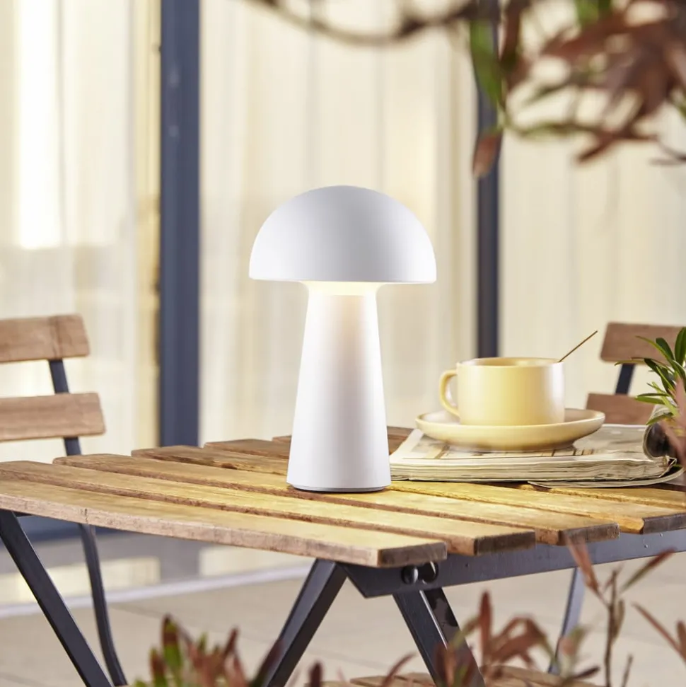 Lindby Zyre LED oppladbar bordlampe, hvit, IP44, berøringsdimmer