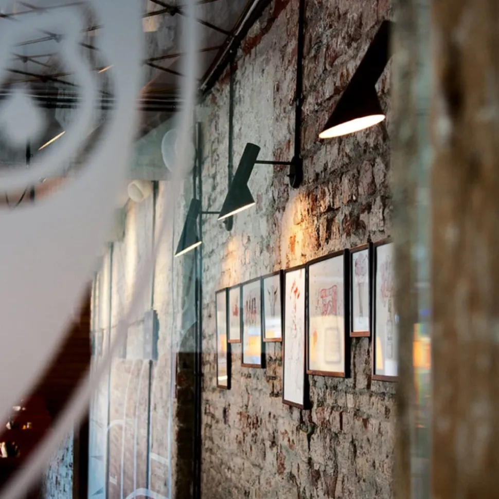 Louis Poulsen AJ - vegglampe, svart